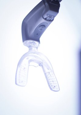 Dişler köşeli ayraçlar vibratör