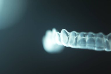 Görünmez diş parantez aligners
