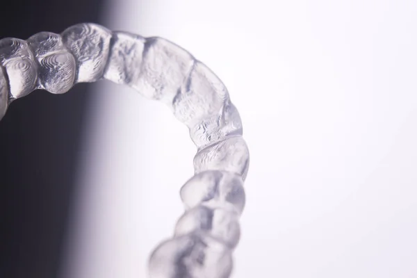 Невидимые скобки для зубов — стоковое фото