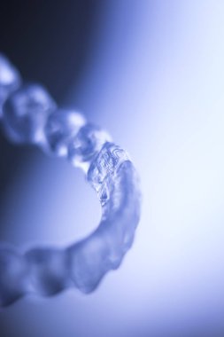 Görünmez diş parantez aligners