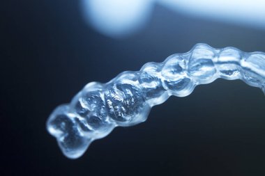 Görünmez diş parantez aligners