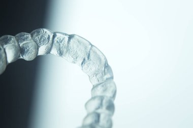 Görünmez diş parantez aligners