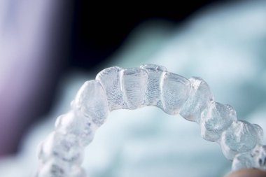 Görünmez diş plastik diş telleri