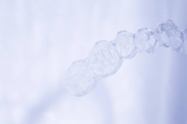 Görünmez diş diş parantez