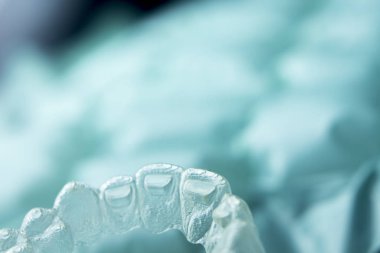 Görünmez diş plastik diş telleri