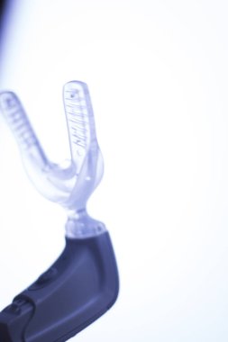 Dişler köşeli ayraç Hızlandırıcı