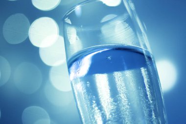 Parti şampanya kadehi