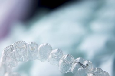 Görünmez diş plastik diş telleri