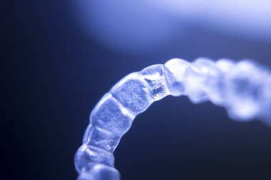 Görünmez diş parantez aligners