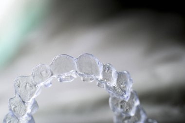 Görünmez diş plastik diş telleri