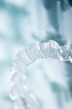 Görünmez diş plastik diş telleri