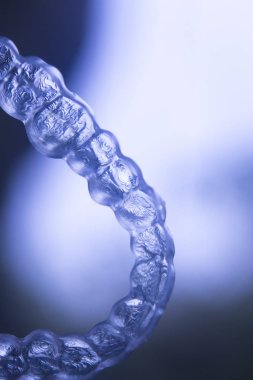 Görünmez diş parantez aligners