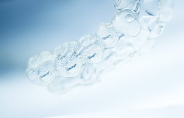 Görünmez aligners diş hizmetli