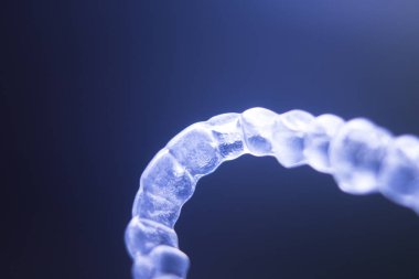 Görünmez diş parantez aligners