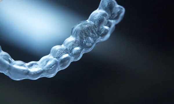 보이지 않는 치아 괄호 aligners — 스톡 사진