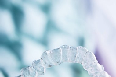 Görünmez diş plastik diş telleri