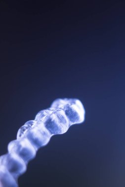 Görünmez diş parantez aligners