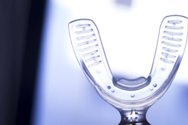 Dişler köşeli ayraçlar vibratör