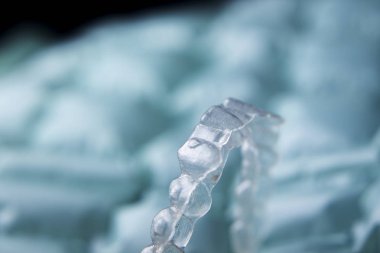 Görünmez diş plastik diş telleri