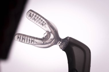 Dişler köşeli ayraç diş vibratör