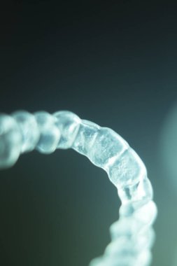 Görünmez diş parantez aligners