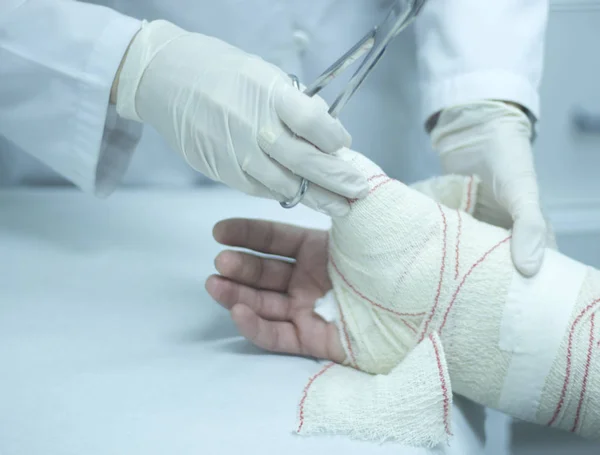 Doctor patient plaster cast — Stock Photo, Image