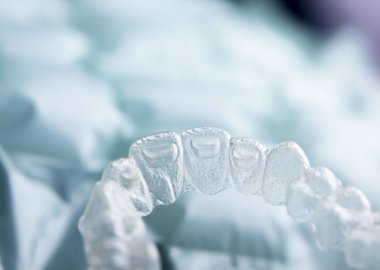 Görünmez diş plastik diş telleri