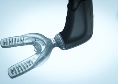 Dişler köşeli ayraç diş vibratör