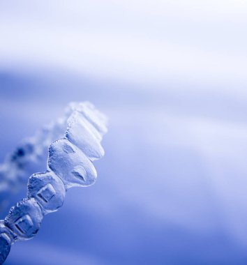 Görünmez aligners diş hizmetli