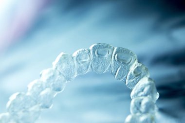 Görünmez diş plastik diş telleri