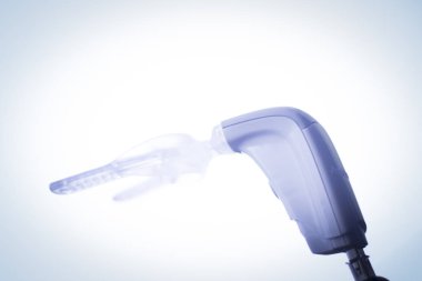 Dişler köşeli ayraçlar vibratör