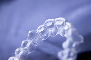 Görünmez diş plastik diş telleri