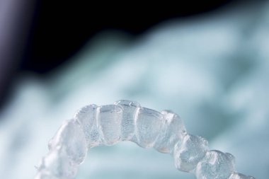 Görünmez diş plastik diş telleri