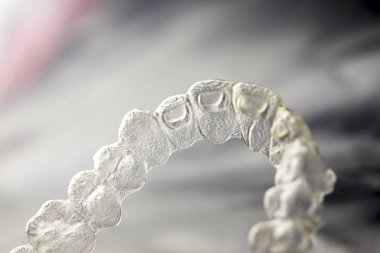 Görünmez diş plastik diş telleri