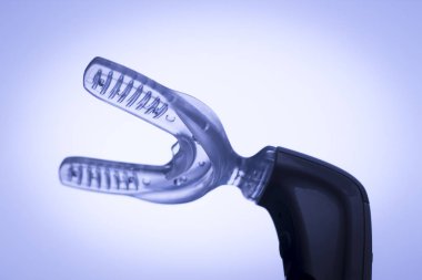 Dişler köşeli ayraç diş vibratör