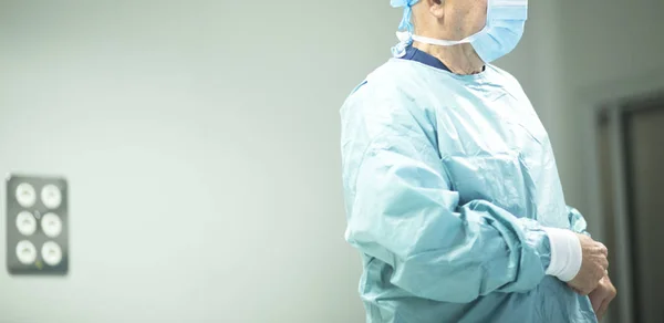 Chirurg in het ziekenhuis-chirurgie — Stockfoto