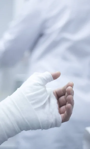 Doctor patient plaster cast — Stock Photo, Image