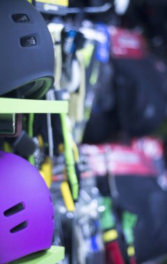 Satır içi tekerlekli paten kask