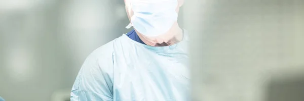 Chirurg in het ziekenhuis-chirurgie — Stockfoto