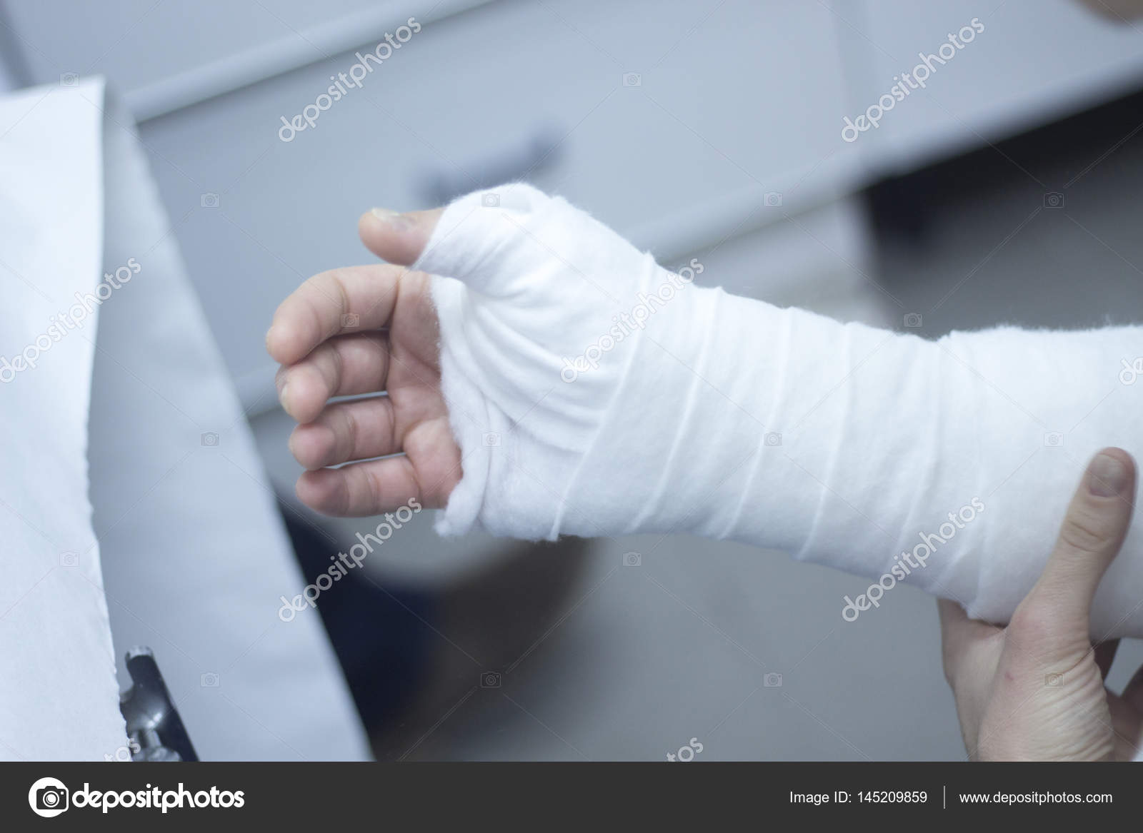 Doctor patient plaster cast — Stock Photo © edwardolive 145209859