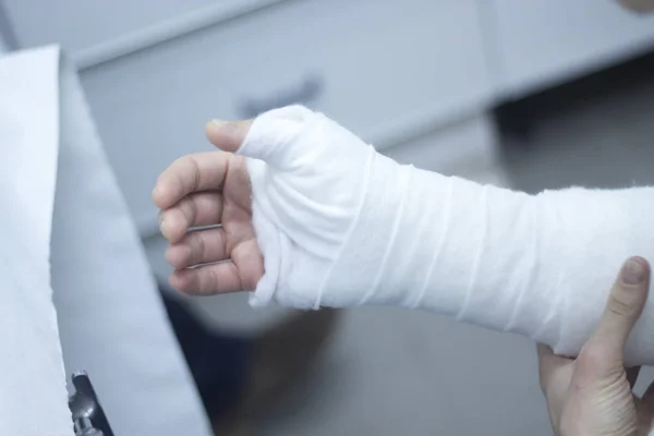 Doctor patient plaster cast — Stock Photo, Image