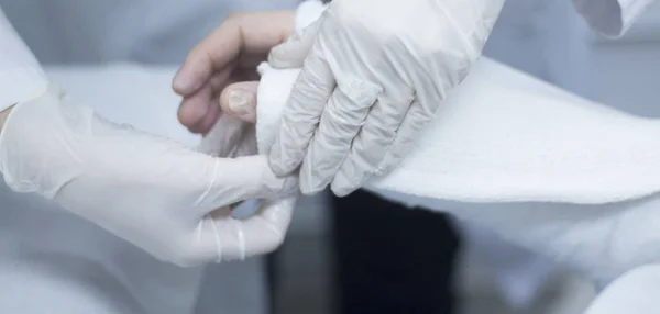 Doctor patient plaster cast — Stock Photo, Image