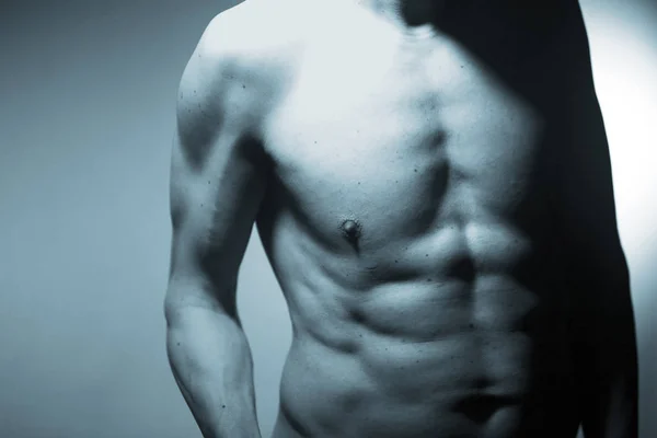 裸体肌肉适合裸体男子 — 图库照片