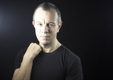 Yakışıklı adam 40 yaşında