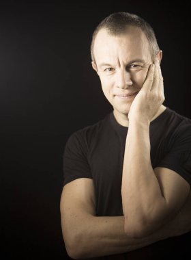 Yakışıklı adam 40 yaşında