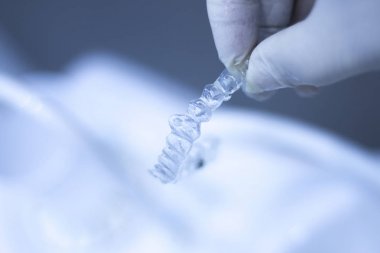 Görünmez diş aligner parantez