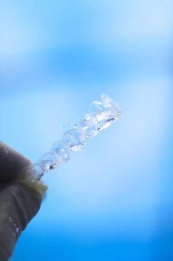 Görünmez diş aligner parantez