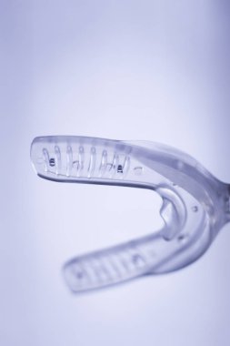 Dişler köşeli ayraçlar vibratör