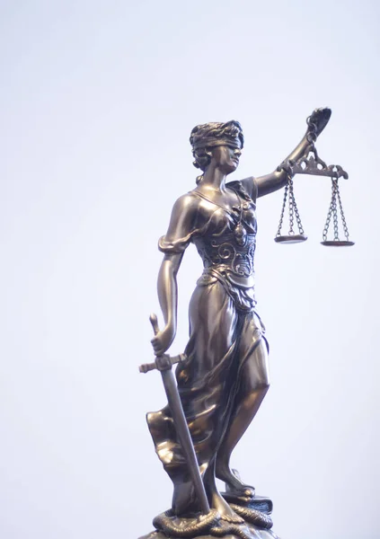Recht bureau juridische standbeeld Themis — Stockfoto