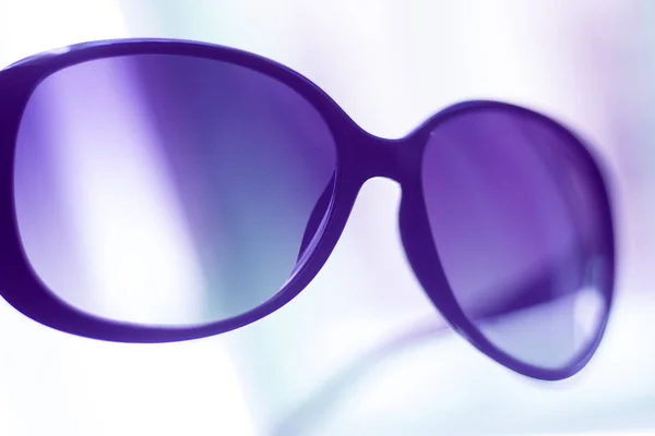 Dámské módní sluneční brýle — Stock fotografie